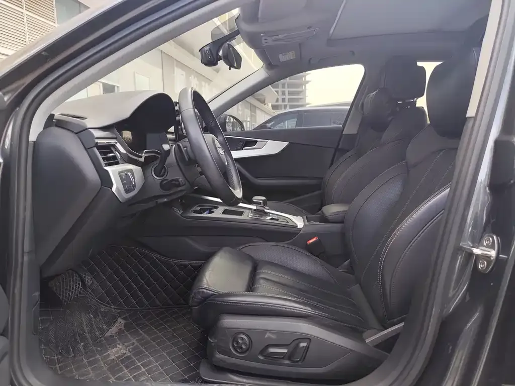 Audi A4L 2022 из CN, фото 2