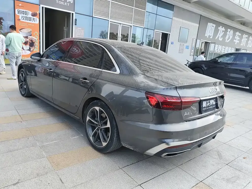 Audi A4L 2022 из CN, фото 5