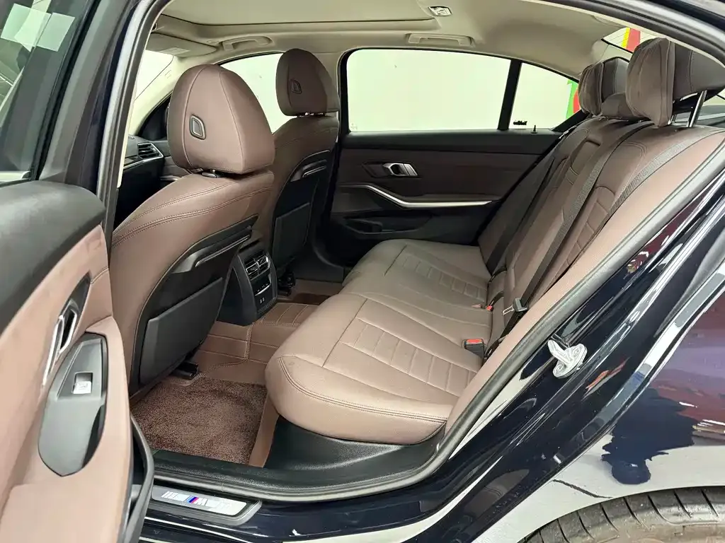 BMW 3 Series 2021 из CN, фото 2