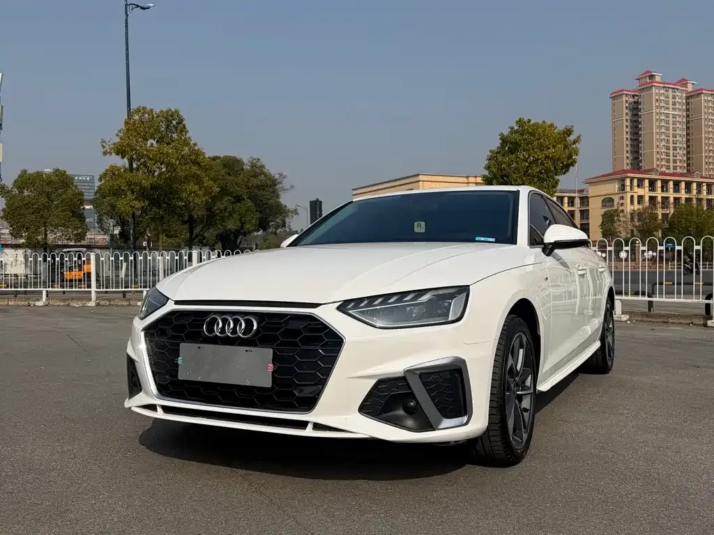 Audi A4L 2022 из CN, фото 1