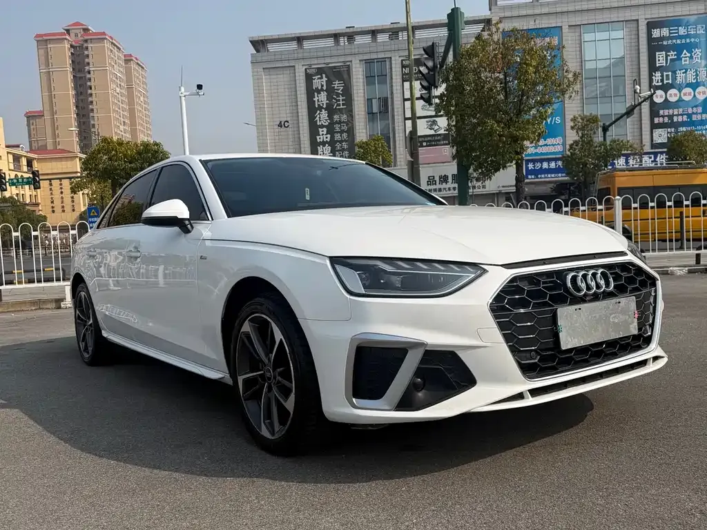Audi A4L 2022 из CN, фото 5