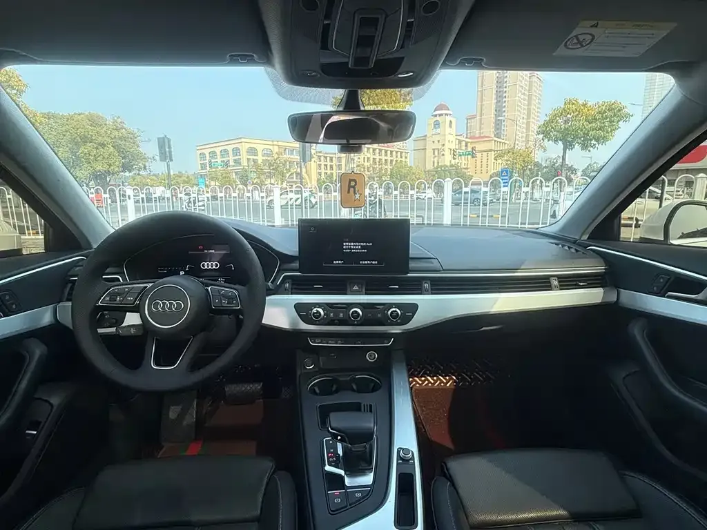Audi A4L 2022 из CN, фото 3