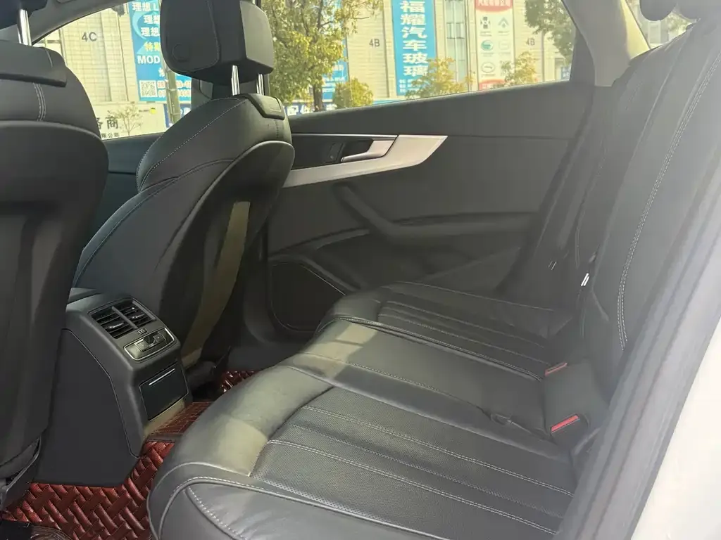 Audi A4L 2022 из CN, фото 8