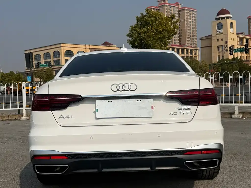 Audi A4L 2022 из CN, фото 4