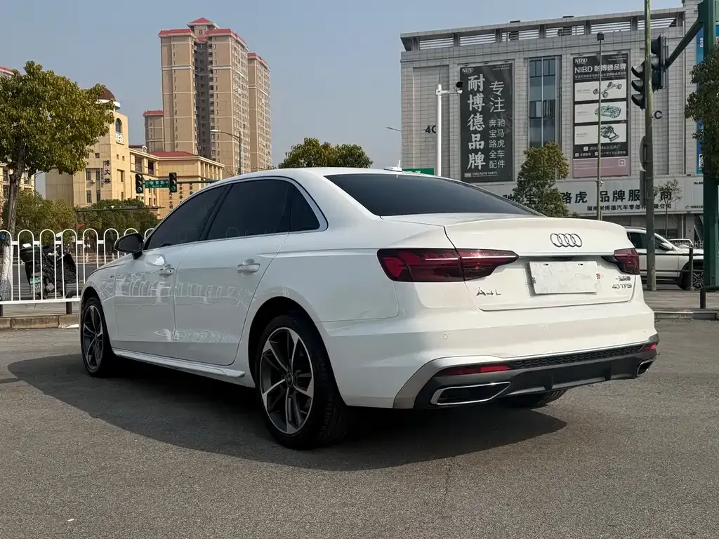 Audi A4L 2022 из CN, фото 7