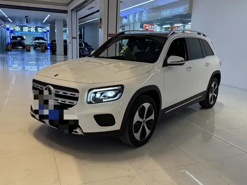 Mercedes-Benz GLB — фото 1