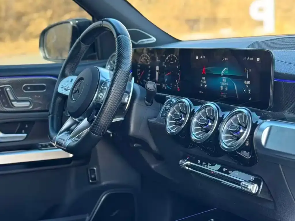 Mercedes-Benz GLB AMG — фото 2