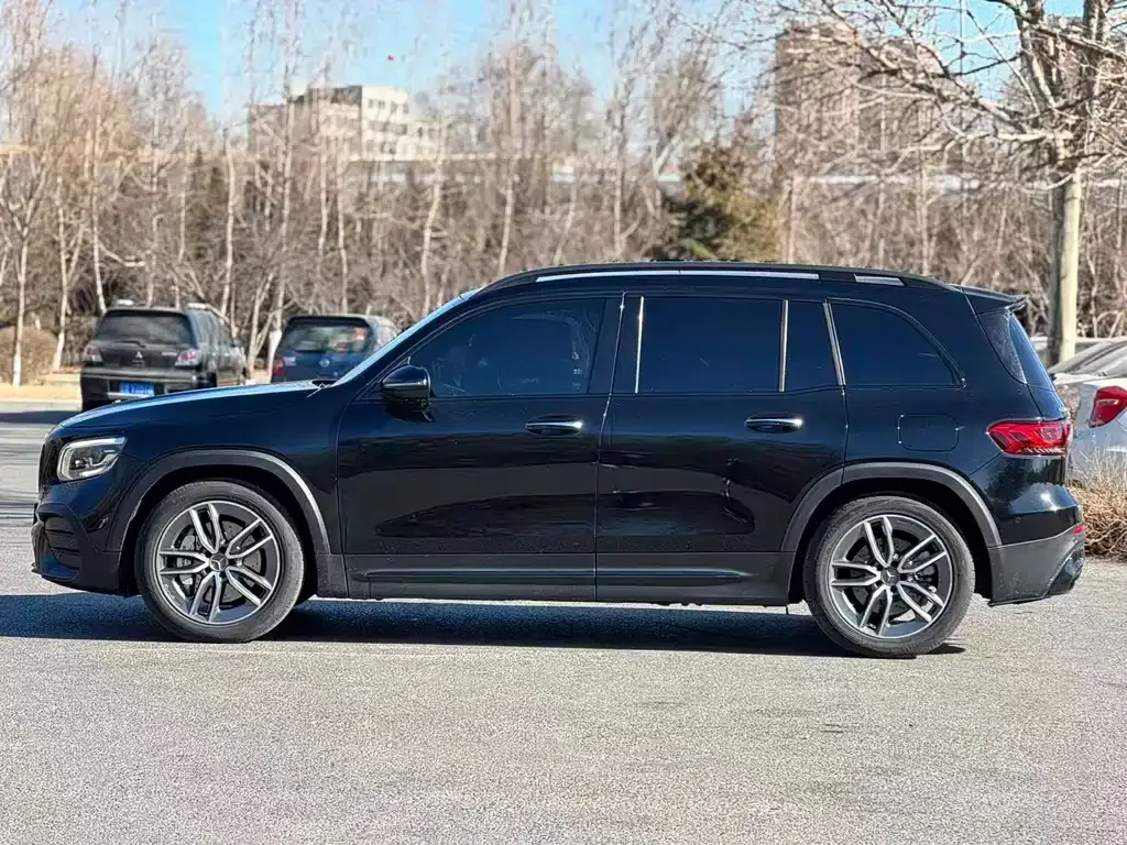 Mercedes-Benz GLB AMG — фото 10