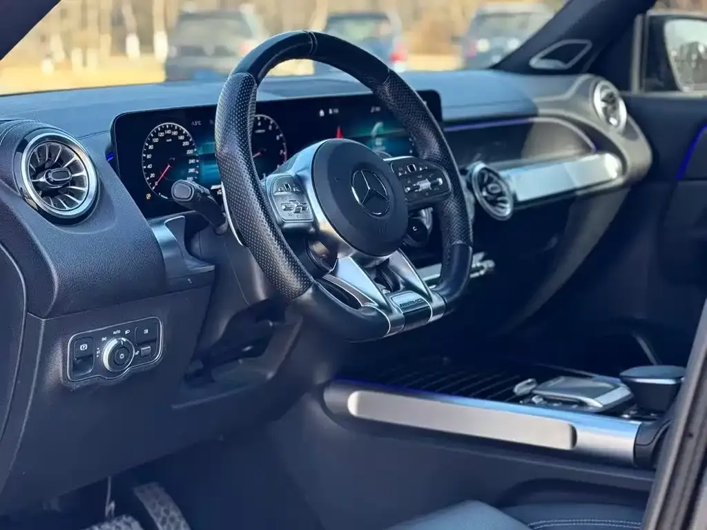 Mercedes-Benz GLB AMG — фото 8