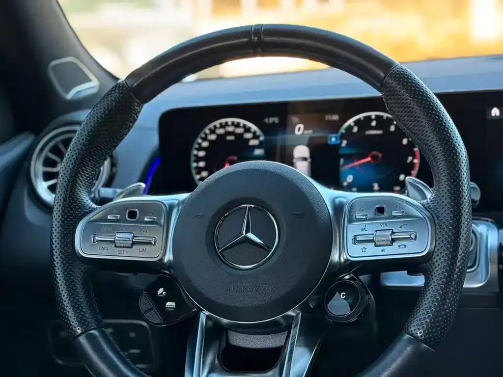 Mercedes-Benz GLB AMG — фото 3