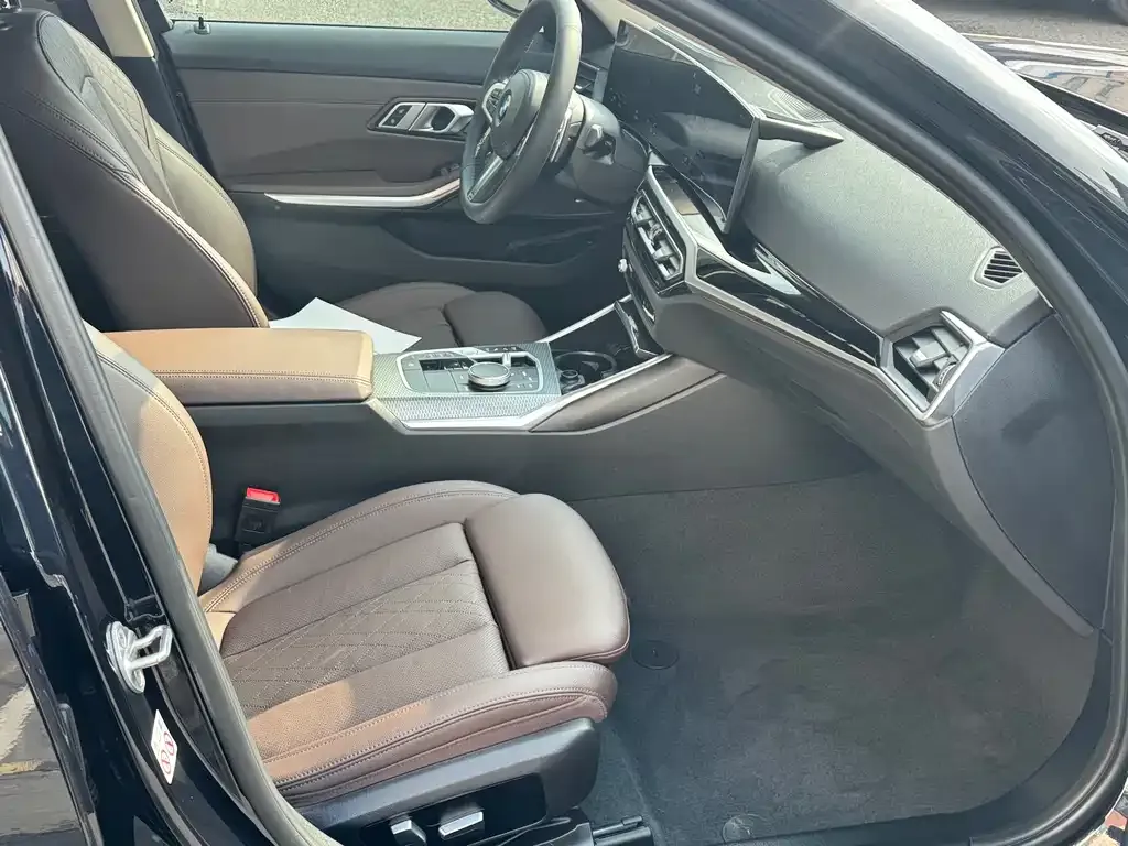 BMW 3 Series 2023 из CN, фото 3