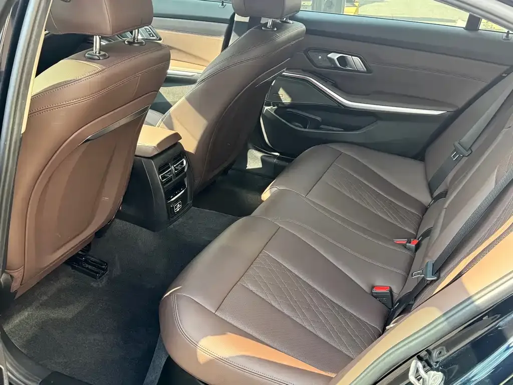 BMW 3 Series 2023 из CN, фото 9