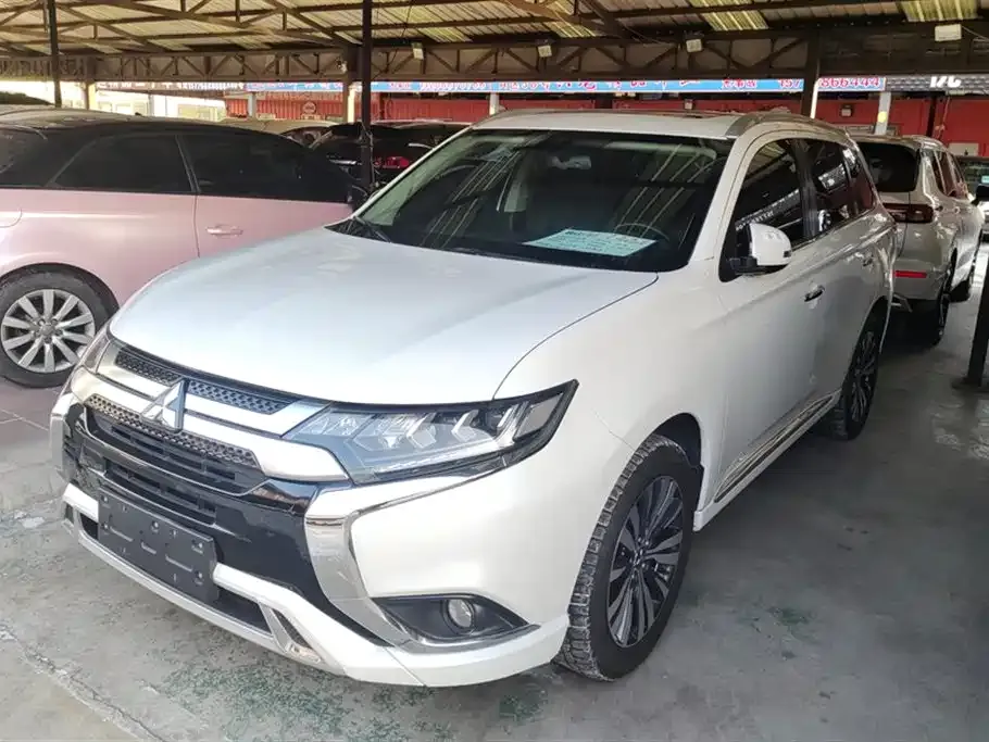 Mitsubishi Outlander 2021 из CN, фото 1
