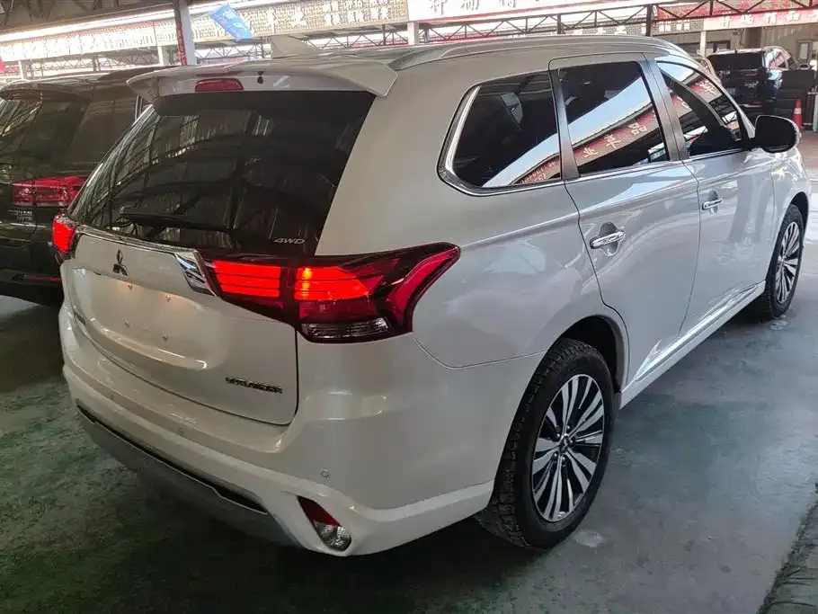 Mitsubishi Outlander 2021 из CN, фото 6