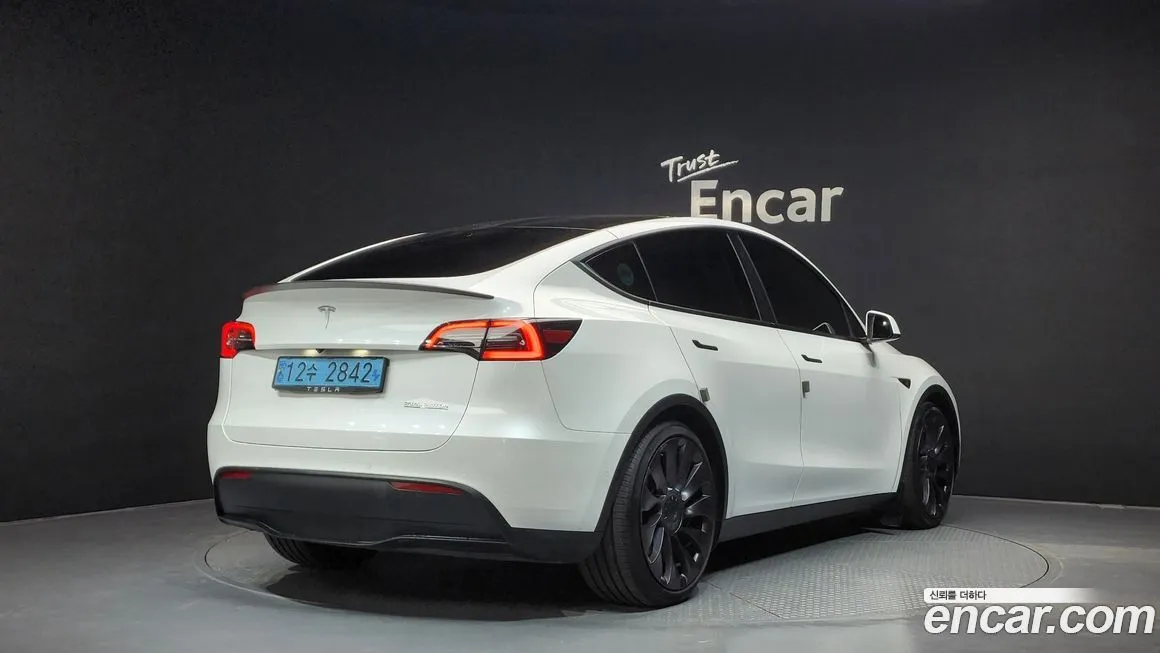 Tesla Model Y — фото 4