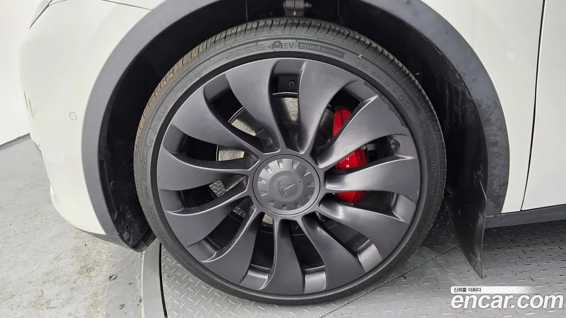 Tesla Model Y — фото 7