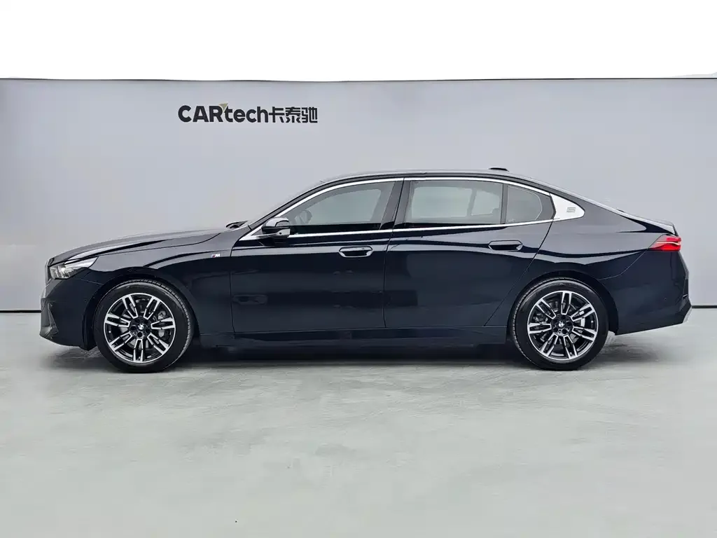 BMW 5 Series 2025 из CN, фото 2