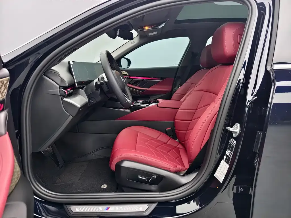 BMW 5 Series 2025 из CN, фото 6