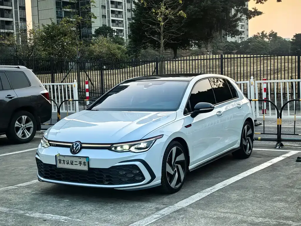 Volkswagen Golf GTI