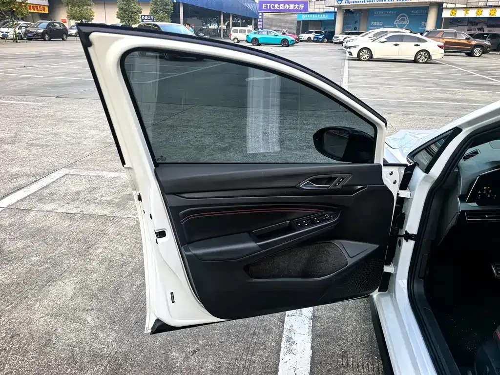Volkswagen Golf GTI 2023 из CN, фото 8