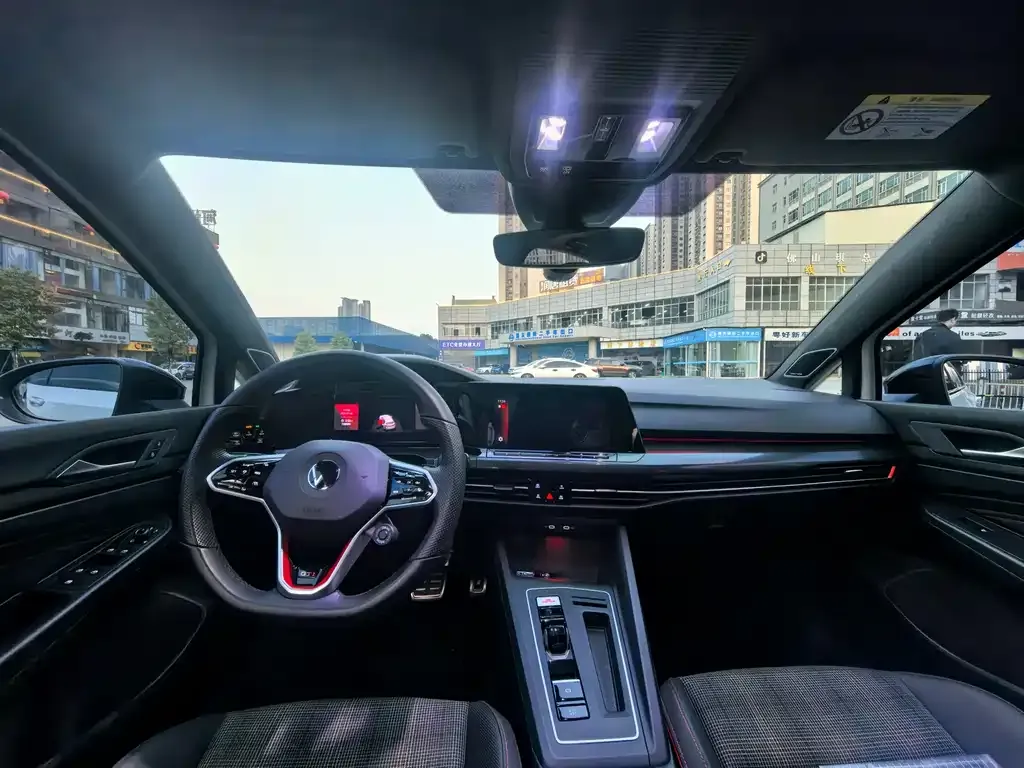 Volkswagen Golf GTI 2023 из CN, фото 2