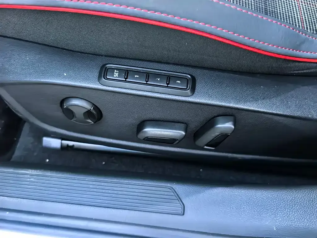 Volkswagen Golf GTI 2023 из CN, фото 7