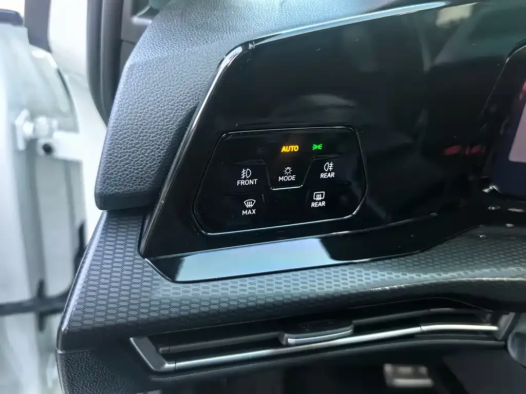 Volkswagen Golf GTI 2023 из CN, фото 3