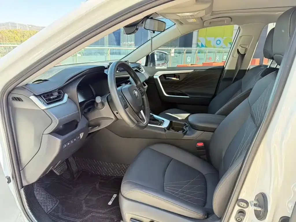 Toyota RAV4 2025 из CN, фото 4