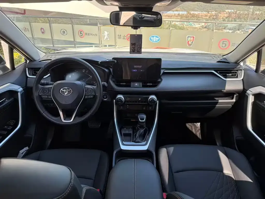 Toyota RAV4 2025 из CN, фото 5