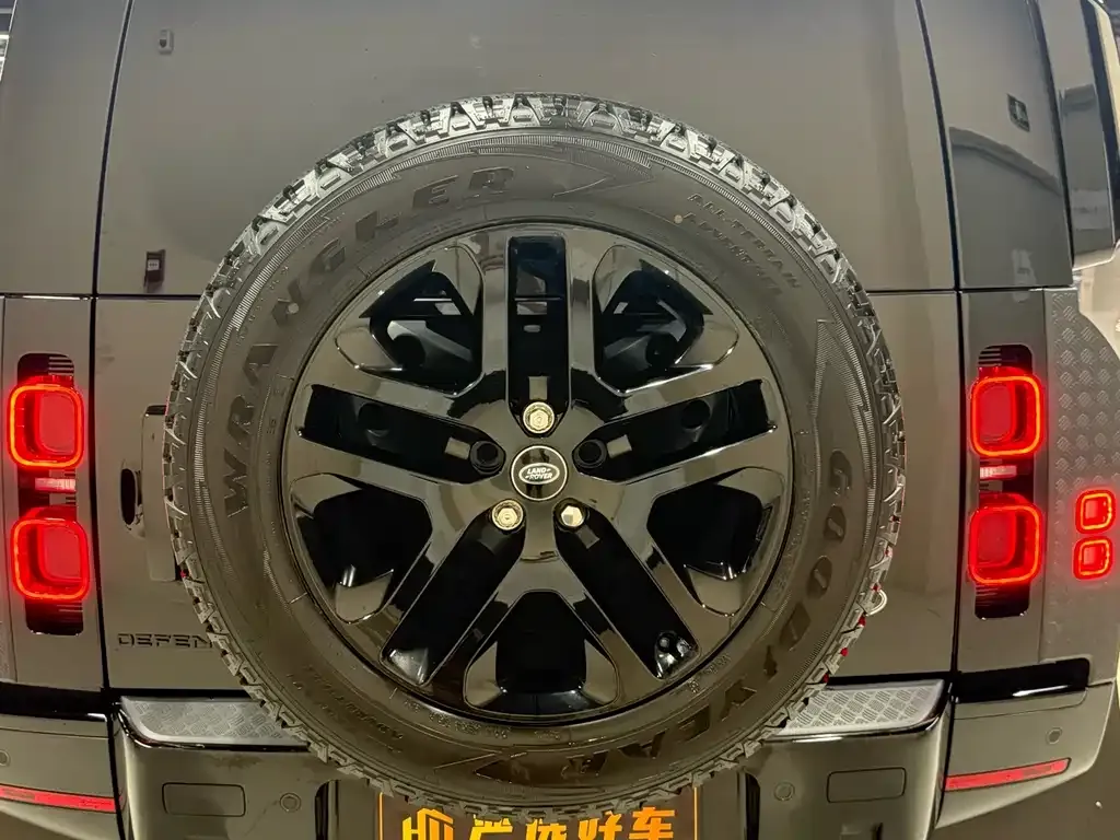 Land Rover Defender — фото 10