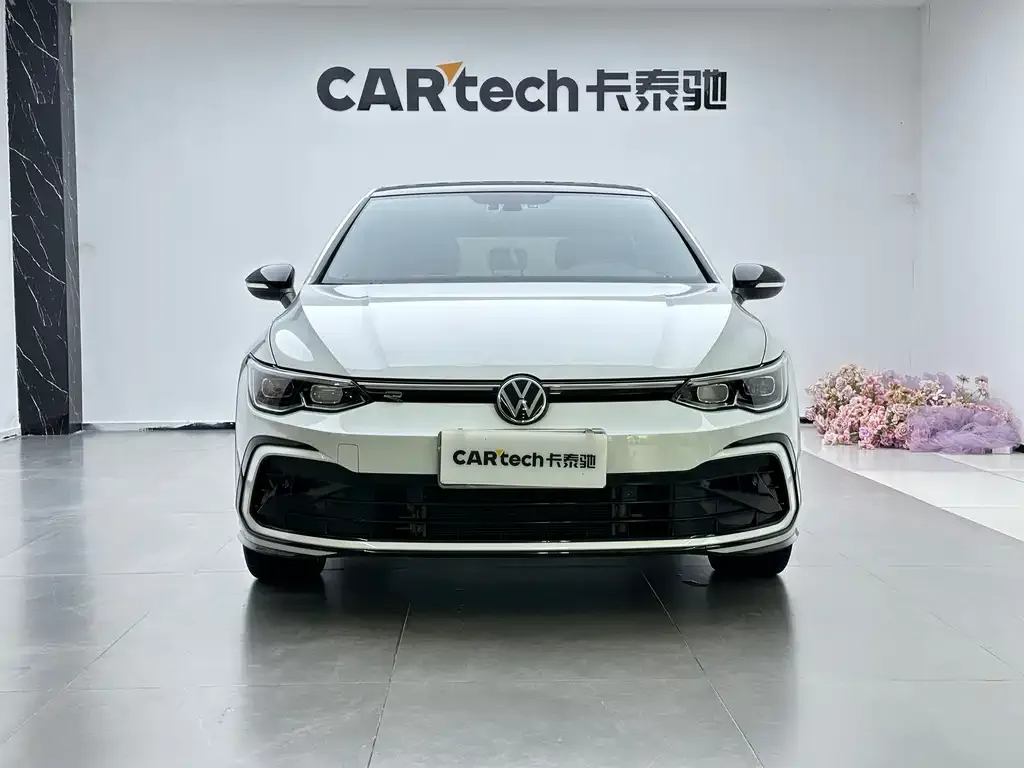 Volkswagen Golf 2023 из CN, фото 2