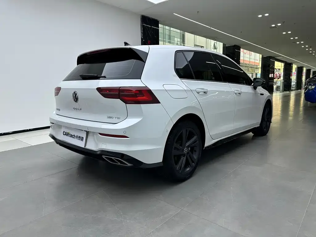 Volkswagen Golf 2023 из CN, фото 5