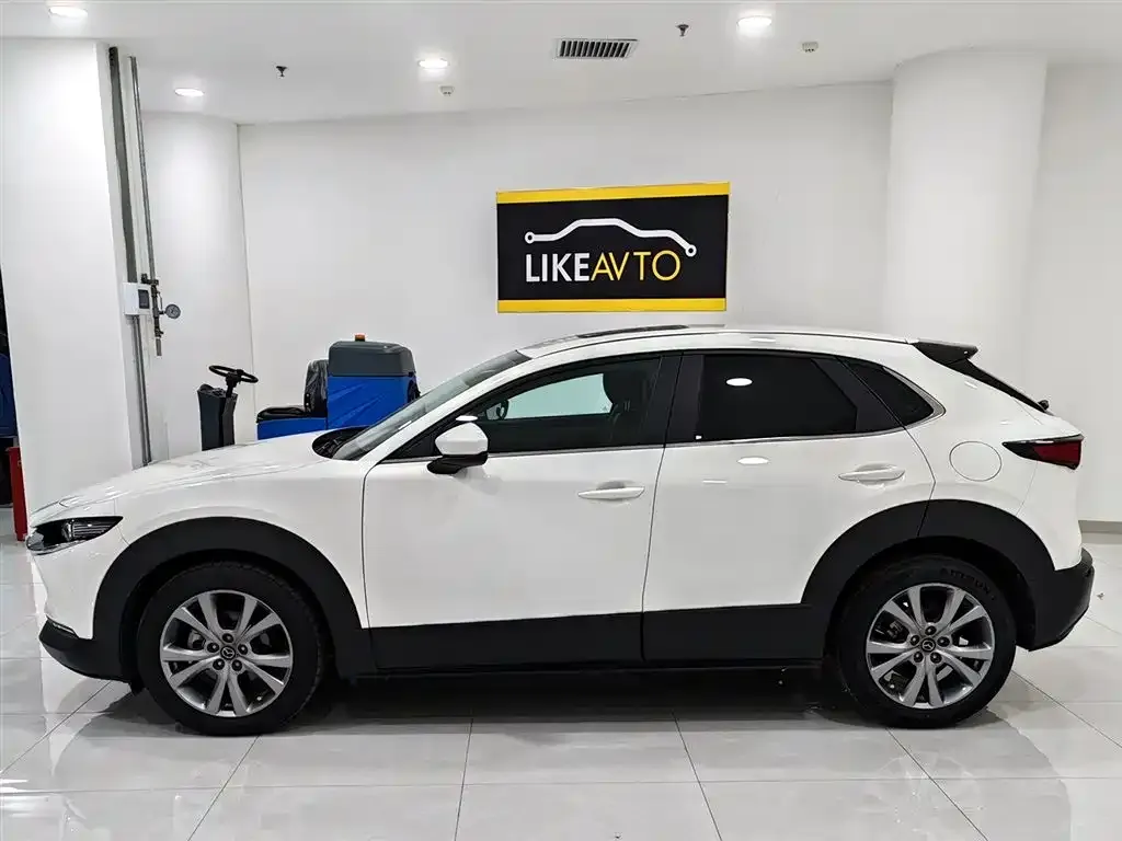 Mazda CX-30 2023 из CN, фото 2