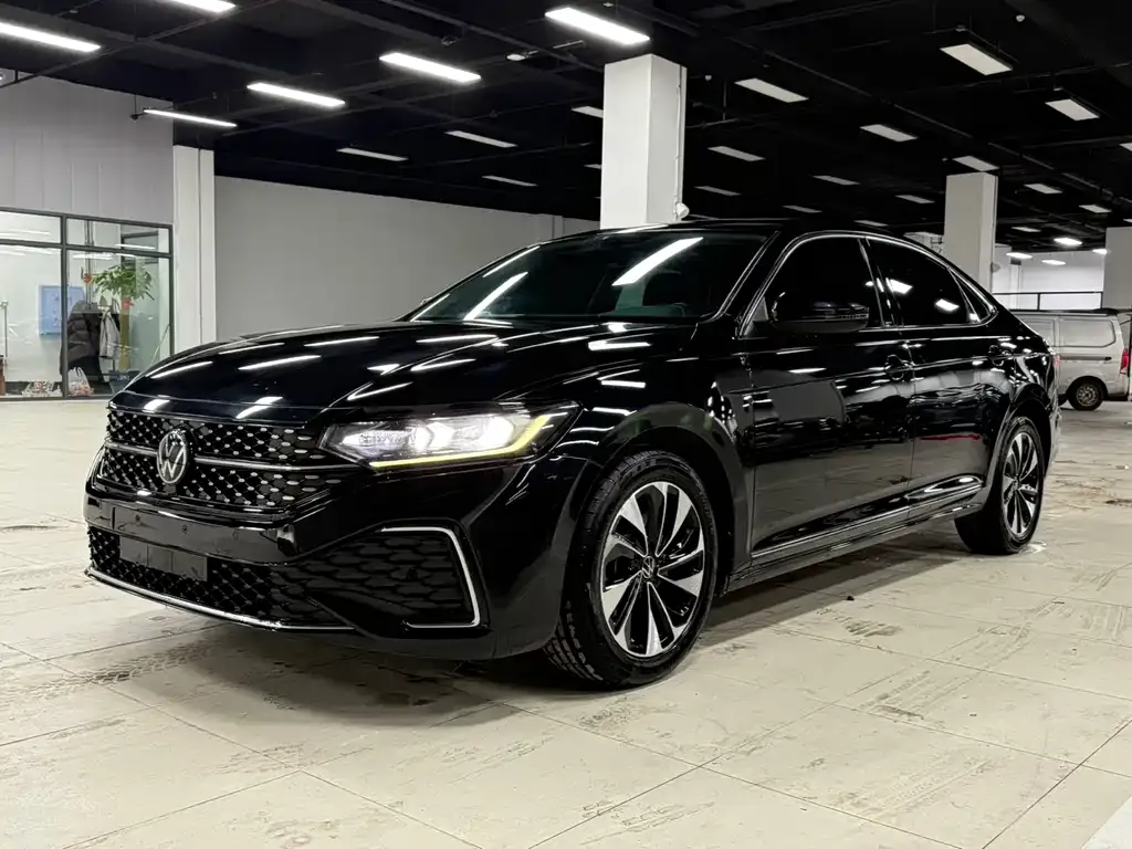 Volkswagen Passat 2023 из CN, фото 1