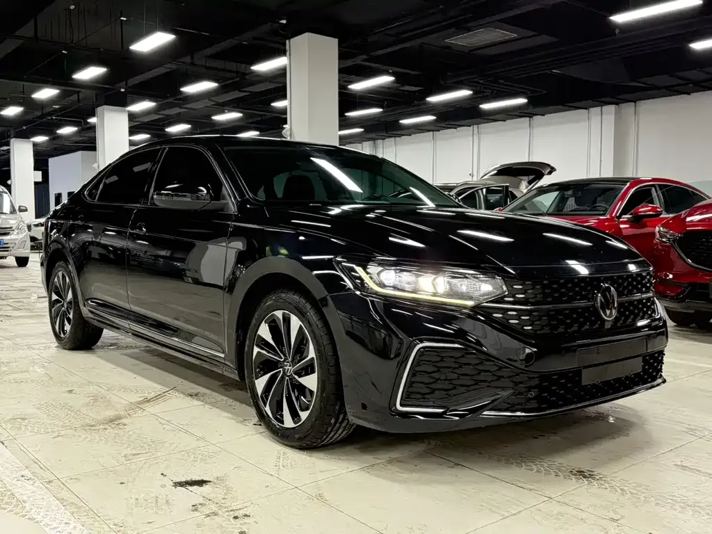 Volkswagen Passat 2023 из CN, фото 9