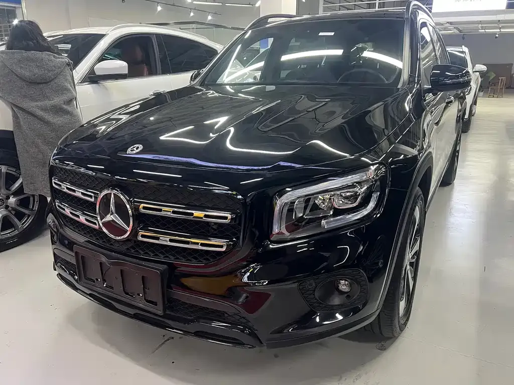 Mercedes-Benz GLB — фото 1