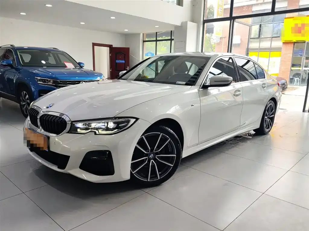BMW 3 Series 2022 из CN, фото 1