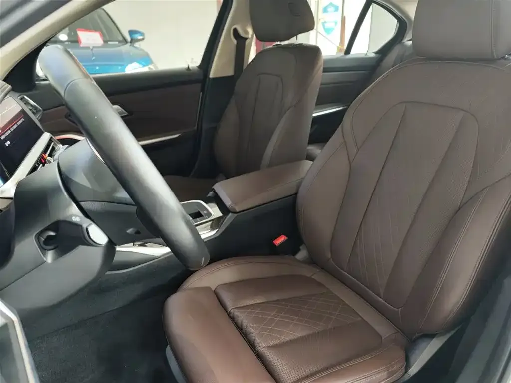 BMW 3 Series 2022 из CN, фото 2