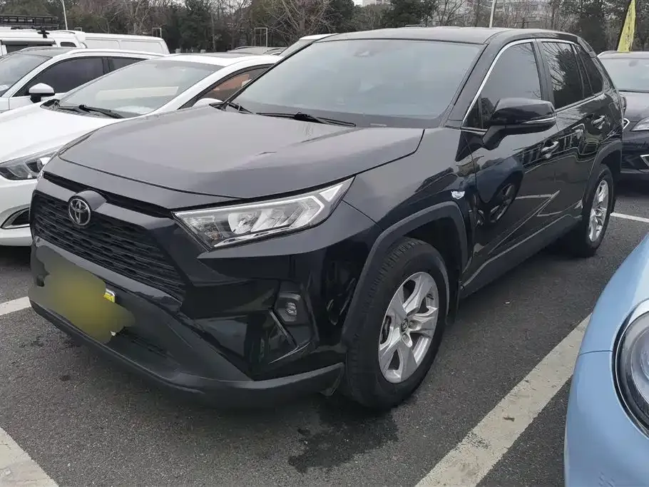 Toyota RAV4 2023 из CN, фото 1