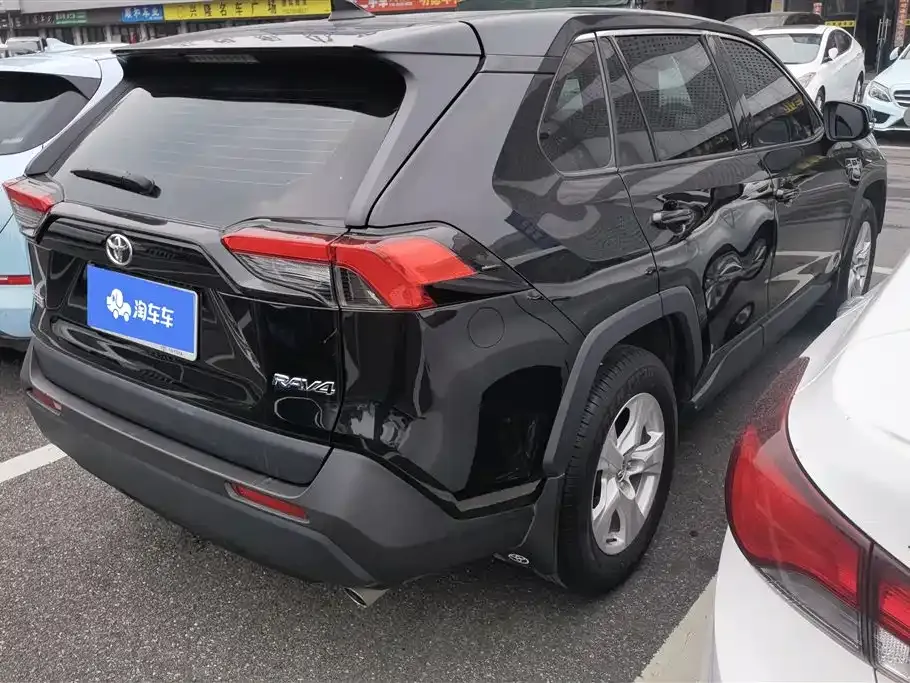 Toyota RAV4 2023 из CN, фото 3