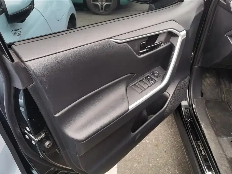 Toyota RAV4 2023 из CN, фото 7
