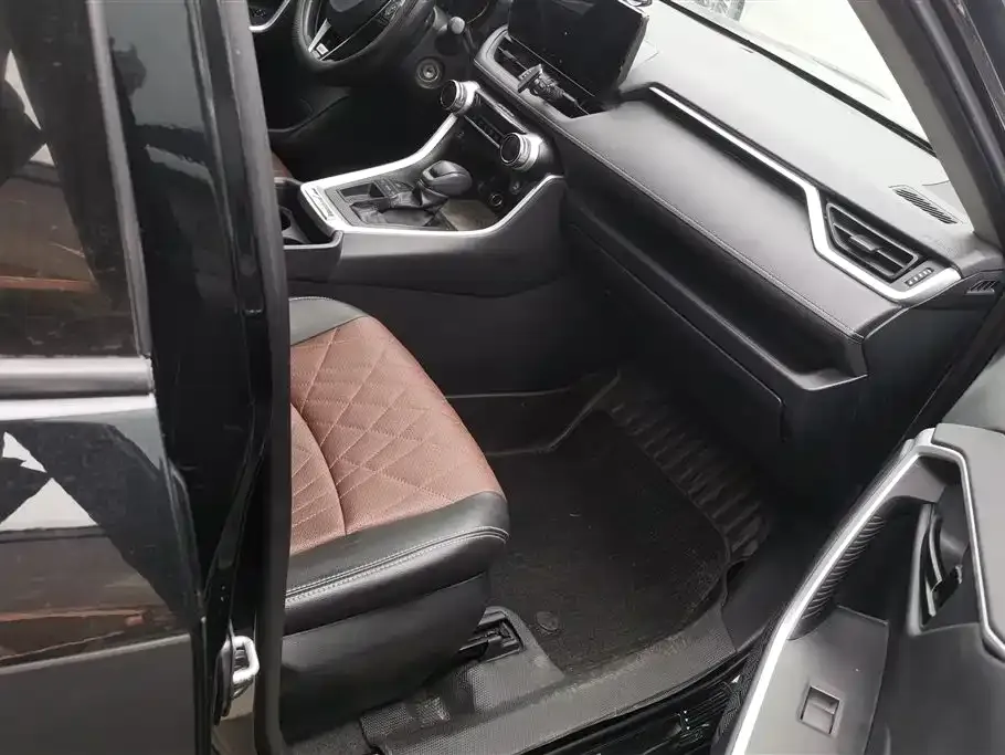 Toyota RAV4 2023 из CN, фото 4