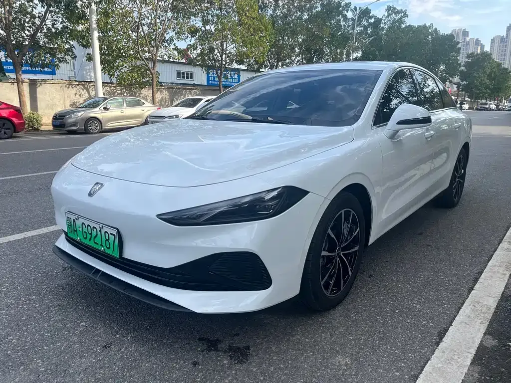 Roewe D7 — фото 1