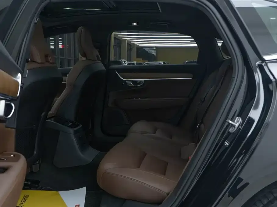 Volvo S90 PHEV 2024 из CN, фото 4