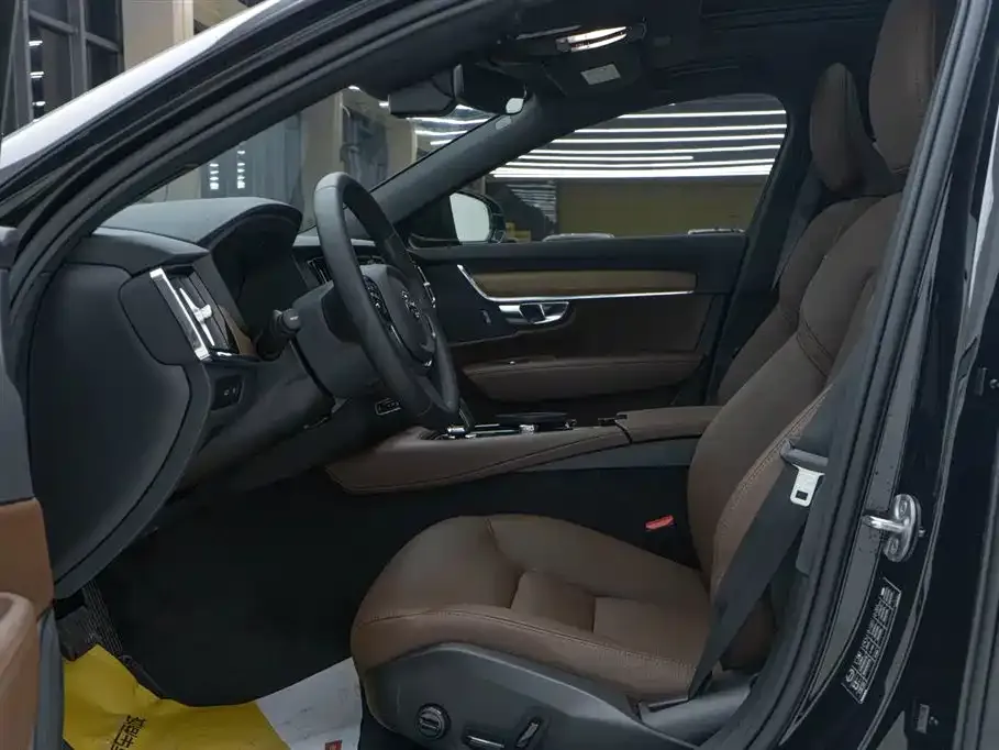 Volvo S90 PHEV 2024 из CN, фото 8