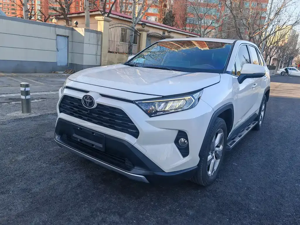 Toyota RAV4 2021 из CN, фото 1