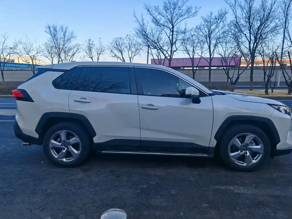 Toyota RAV4 2021 из CN, фото 10