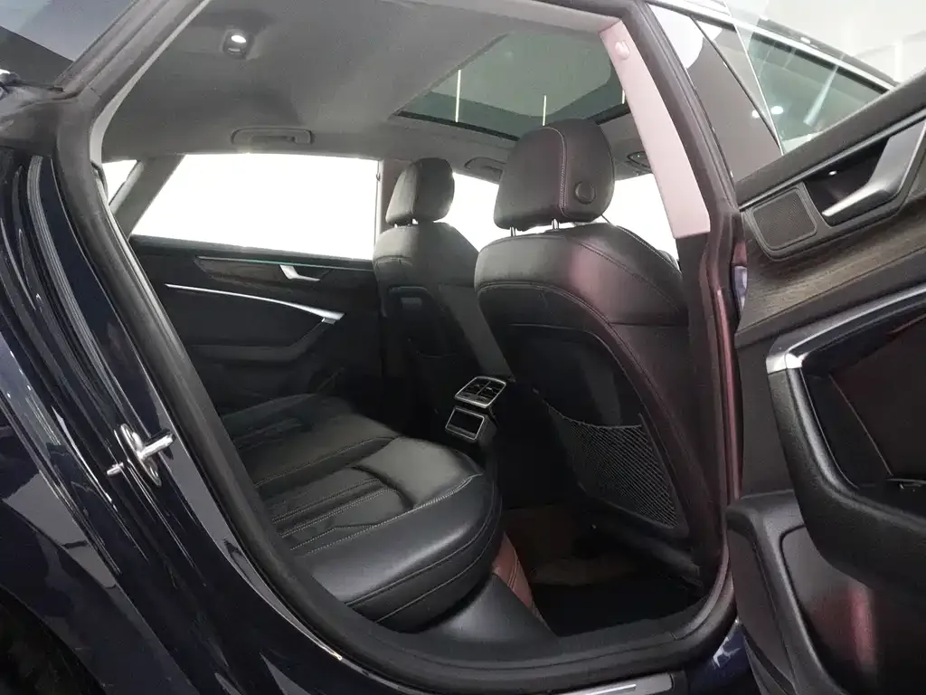 Audi A7 2021 из CN, фото 4