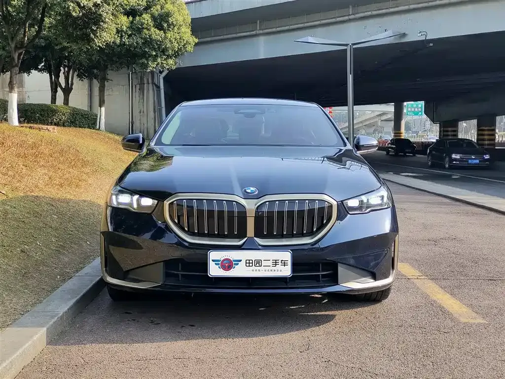BMW 5 Series 2024 из CN, фото 2