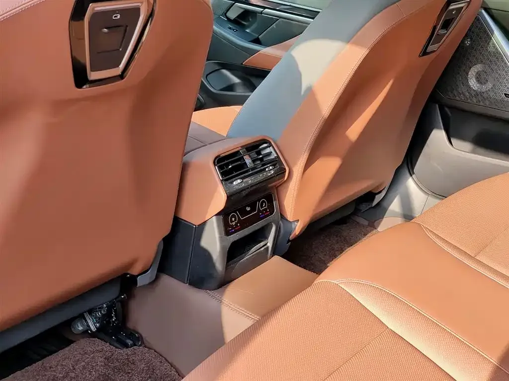 BMW 5 Series 2024 из CN, фото 5